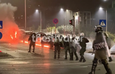 Επεισόδια στη Θεσσαλονίκη: Φωτογραφία ντοκουμέντο από τη στολή του αστυνομικού που δέχθηκε επίθεση με μολότοφ
