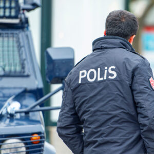 Βίντεο: Νεκρός αστυνομικός στην Τουρκία από εγκεφαλική αιμορραγία μετά από ξυλοδαρμό σε συνεργείο