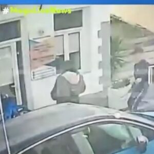 Πύλος: Βίντεο ντοκουμέντο από την στιγμή που ο 25χρονος Αλβανός επιτίθεται με γκλοπ στον κουρέα!