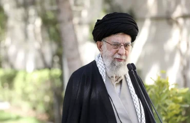 Ο Χαμενεΐ καλεί τους Ιρανούς να δείξουν ανθεκτικότητα απέναντι στις ξένες πιέσεις