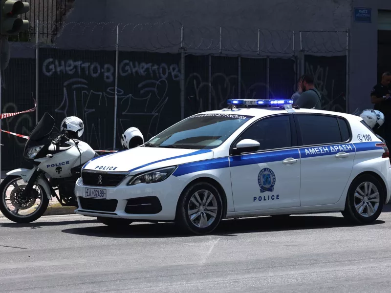 Κολωνάκι: Ληστές «εισέβαλαν» σε σπίτι ηλικιωμένης, την έδεσαν με ταινία και της άρπαξαν κοσμήματα αξίας 10.000 ευρώ