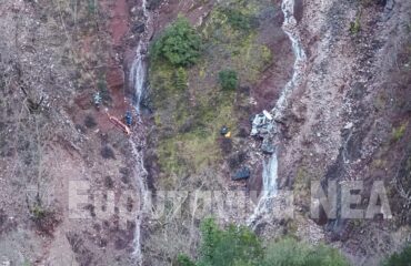 Καρπενήσι: Ακέφαλη και χωρίς ρούχα η σορός που βρέθηκε μέσα στο ΙΧ που έπεσε σε γκρεμό 300 μέτρων (βίντεο)