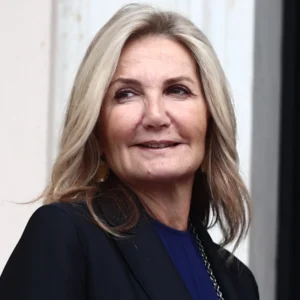 Εξιτήριο πήρε η Μαρέβα Γκραμπόφσκι Μητσοτάκη από το ΚΑΤ μετά το χειρουργείο στα δύο χέρια