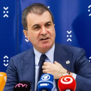 Ομέρ Τσελίκ για επίσκεψη Μητσοτάκη στην Άγκυρα: «Υπάρχει θέμα με τον εξοπλισμό των νησιών – Πρέπει να το λύσουμε»!