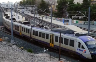 Ασπρόπυργος: Διακοπή κυκλοφορίας των τρένων στη γραμμή Κιάτο – Πειραιάς – Κιάτο λόγω πυρκαγιάς