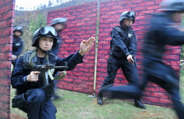 Βίντεο: Γυναικεία ομάδα SWAT από την Κίνα «διαλύει» ανδρική ομάδα SWAT από την Ινδία