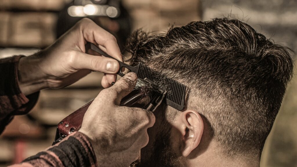 «Ήμουν νευριασμένος»: Tι υποστήριξε ο 25χρονος Αλβανός για την επίθεση με γκλοπ σε κουρέα στην Πύλο