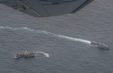 Βίντεο: Στόλος κινεζικών αλιευτικών σκαφών ψαρεύει έξω από την Αργεντινή και το Περού!