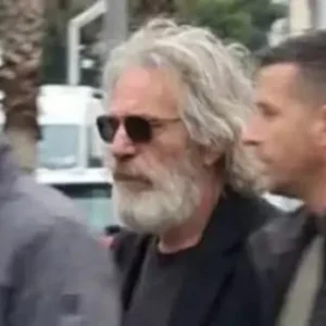 Φωτογραφίες ΑΙ που δείχνουν τον Τ.Επστάιν ζωντανό «πυροδότησαν» νέες θεωρίες συνομωσίας στα social media