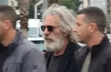 Φωτογραφίες ΑΙ που δείχνουν τον Τ.Επστάιν ζωντανό «πυροδότησαν» νέες θεωρίες συνομωσίας στα social media