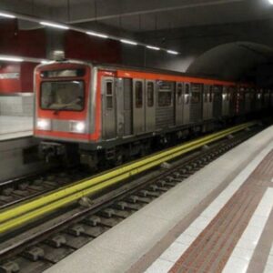 Μετρό «Αμπελόκηποι»: Άνδρας έχασε τις αισθήσεις του και έπεσε στις ράγες