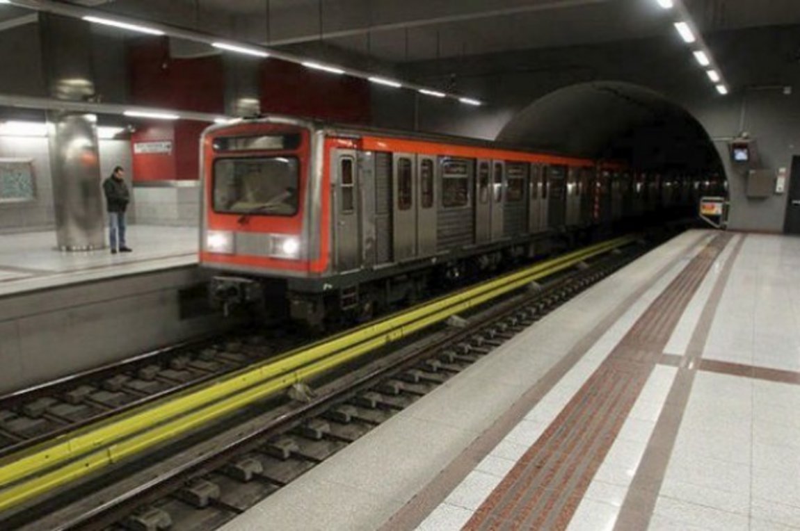 Μετρό «Αμπελόκηποι»: Άνδρας έχασε τις αισθήσεις του και έπεσε στις ράγες