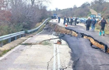 Κλειστή παραμένει η εθνική οδός Πατρών – Τριπόλεως στο ύψος της Δίβρης λόγω της σοβαρής καθίζησης