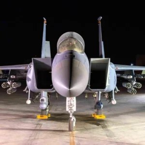 F-15 με 42 κατευθυνόμενες ρουκέτες APKWS για να αντιμετωπίσουν τα ιρανικά drone