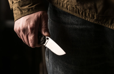 «Πανικός» στη Λάρισα: Άνδρας κυνηγούσε παιδιά με μαχαίρι