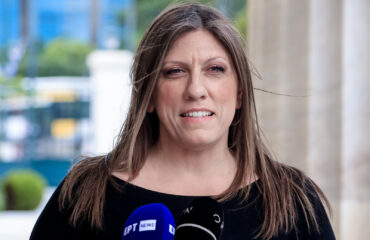 Ζ.Κωνσταντοπούλου: Δημοσίευσε sms που ζητά από τον Μ.Χρυσοχοΐδη είτε την παραίτησή του είτε του Α.Γεωργιάδη