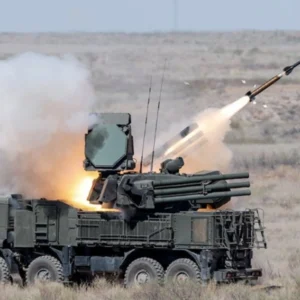 Bίντεο: Ρωσικό σύστημα αεράμυνας Pantsir-S εντοπίζει ουκρανικό drone και το καταρρίπτει με στοχευμένη βολή