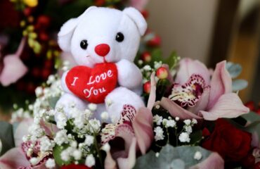 Κλοπή με… άρωμα Αγίου Βαλεντίνου στη Θεσσαλονίκη: Άρπαξαν λούτρινα αρκουδάκια από ανθοπωλείο (βίντεο)