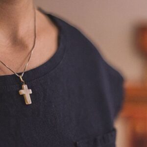 Θύμα ληστείας 23χρονη μέσα σε λεωφορείο στον Πειραιά: Ρομά της άρπαξαν τη χρυσή αλυσίδα με το σταυρό