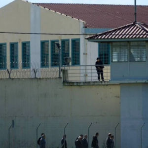 Ένταση και φωτιά στην Πτέρυγα Α2 των φυλακών Τρικάλων