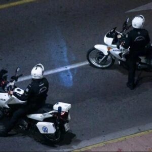 Συνελήφθη ανήλικος οδηγός με κλεμμένη μοτοσυκλέτα μετά από καταδίωξη στο κέντρο της Αθήνας