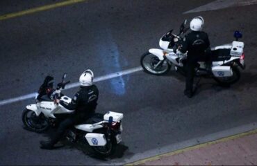 Συνελήφθη ανήλικος οδηγός με κλεμμένη μοτοσυκλέτα μετά από καταδίωξη στο κέντρο της Αθήνας