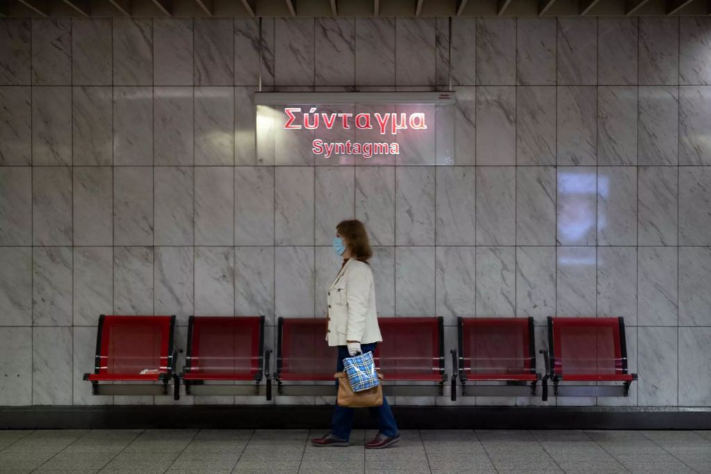 Μετρό: Νεκρή η γυναίκα που έπεσε στις γραμμές στον σταθμό «Σύνταγμα» (upd)