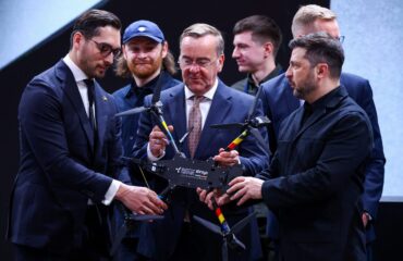 Ο Β.Ζελένσκι στην τελετή έναρξης παραγωγής των γερμανο-ουκρανικών drone «Linza 3.0»