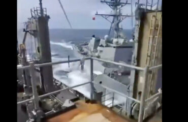 Η στιγμή της σύγκρουσης του αντιτορπιλικού USS Truxtun με πλοίο υποστήριξης στην Καραϊβική (βίντεο)