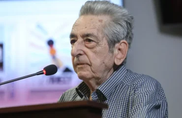 «Έφυγε» από τη ζωή ο δημοσιογράφος και πρώην πρόεδρος της ΕΣΗΕΑ Αριστείδης Μανωλάκος