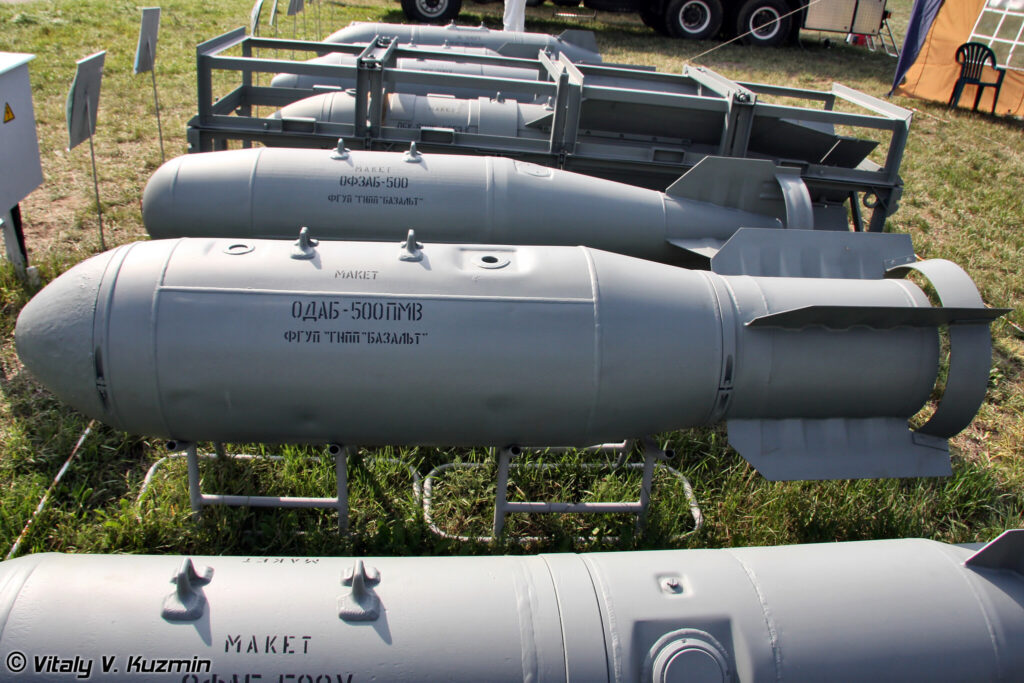 Με τις βόμβες υποπυρομαχικών OFZAB-500 χτυπούν τα ουκρανικά χαρακώματα οι Ρώσοι