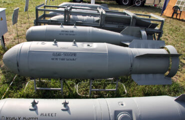 Με τις βόμβες υποπυρομαχικών OFZAB-500 χτυπούν τα ουκρανικά χαρακώματα οι Ρώσοι