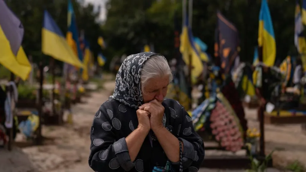 Βίντεο: Ουκρανή ηλικιωμένη αρνείται να εκκενώσει το Παβλόγκραντ και επαινεί τον Β.Πούτιν