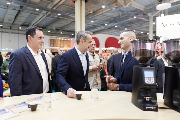 Κ.Μητσοτάκης σε barista στη HORECA 2026: «Θα αγοράσω μηχανή εσπρέσο, θα έρθεις σπίτι να μου κάνεις σεμινάρια;»