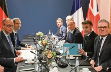 Politico για Διάσκεψη του Μονάχου: «Ενιαίο μέτωπο για αύξηση δαπανών από την Ευρώπη»