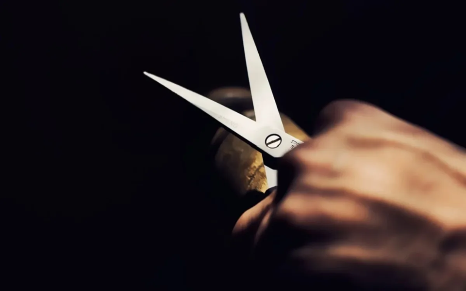 Ηλεία: Συνελήφθη γυναίκα που κάρφωσε ψαλίδι στον ώμο του συντρόφου της