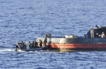 Το γαλλικό Ναυτικό κατάσχεσε 2,4 τόνους κοκαΐνης στον Ειρηνικό (φώτο)