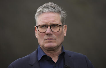 Ο Κ.Στάρμερ προτρέπει τα ευρωπαϊκά μέλη του ΝΑΤΟ να ενισχύσουν την «σκληρή ισχύ»