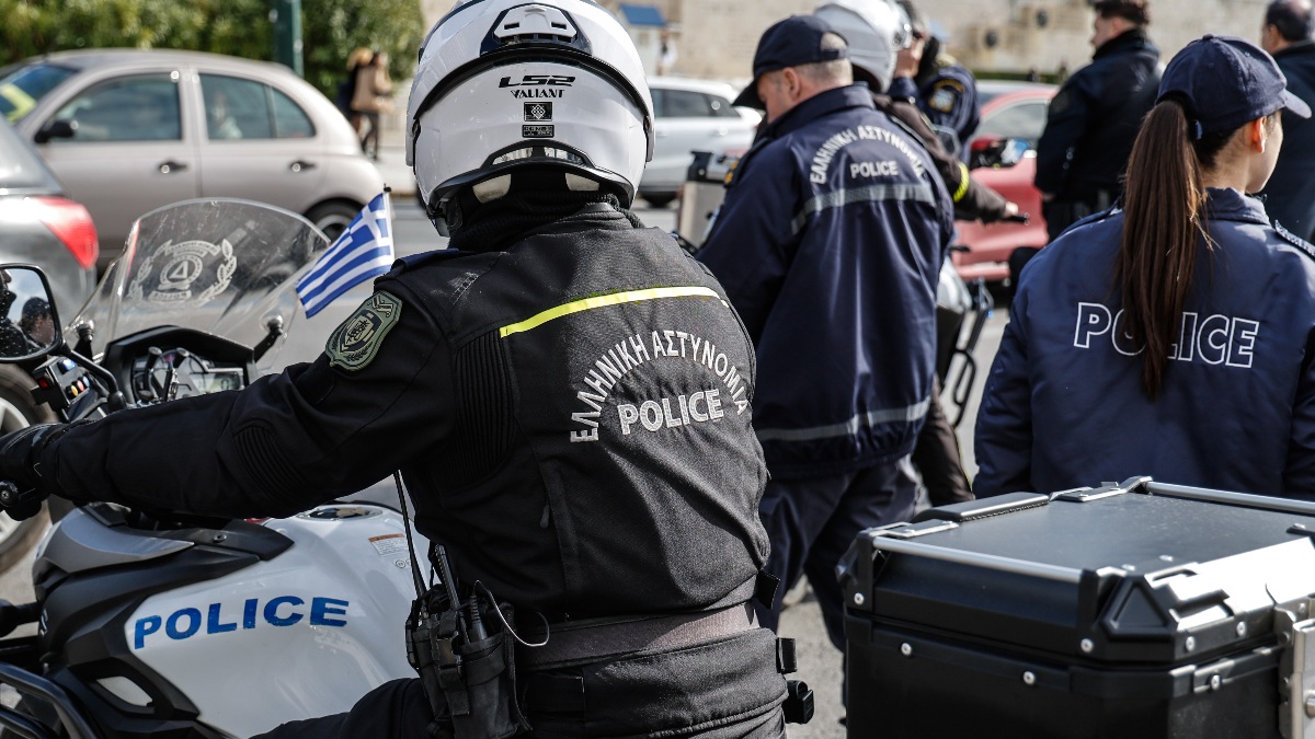 Βίντεο: Η έξοδος από τα δικαστήρια της Αλεξανδρούπολης των 3 Ρομά που κατακρεούργησαν τον 84χρονο