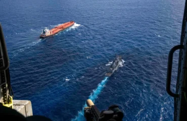 Ινδικός Ωκεανός: Ρεσάλτο των αμερικανικών δυνάμεων στο τάνκερ Veronica III – Δείτε βίντεο