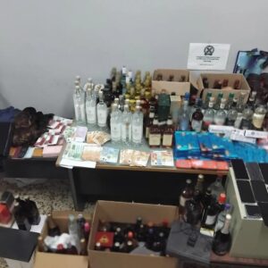 Αλλοδαποί έκλεβαν ποτά και τα πουλούσαν στην Αλβανία