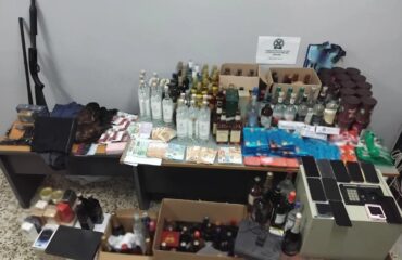 Αλλοδαποί έκλεβαν ποτά και τα πουλούσαν στην Αλβανία