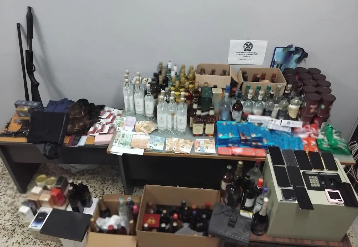 Αλλοδαποί έκλεβαν ποτά και τα πουλούσαν στην Αλβανία