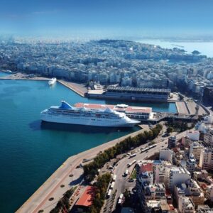 Κρουαζιερόπλοιο έμεινε ακυβέρνητο κατά την είσοδό του στο λιμάνι του Πειραιά!