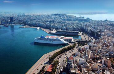 Κρουαζιερόπλοιο έμεινε ακυβέρνητο κατά την είσοδό του στο λιμάνι του Πειραιά!