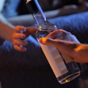 Στο νοσοκομείο Ρεθύμνου 17χρονος μετά από κατανάλωση αλκοόλ