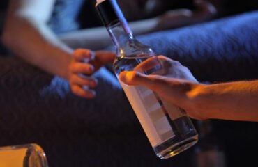 Στο νοσοκομείο Ρεθύμνου 17χρονος μετά από κατανάλωση αλκοόλ