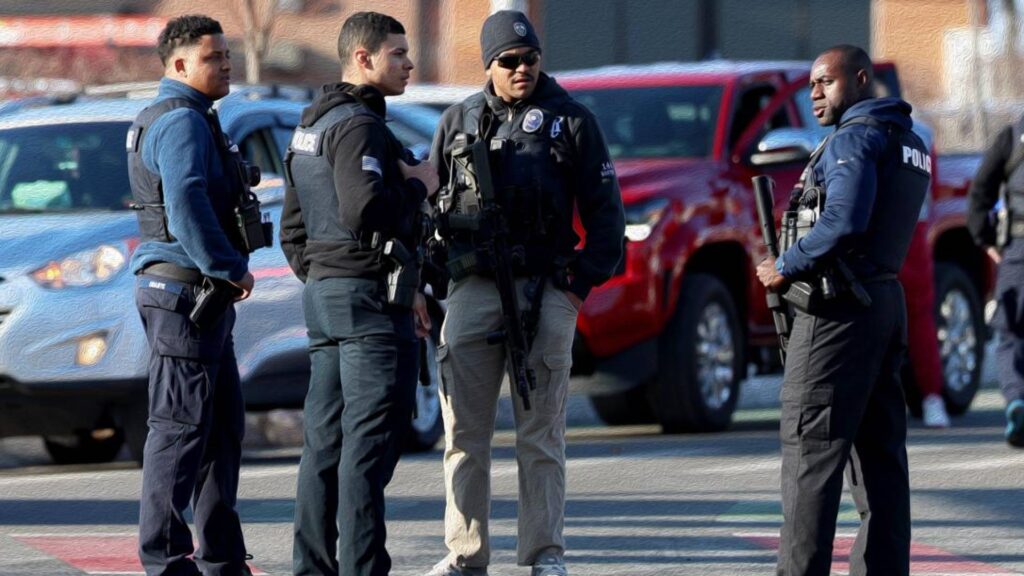 Βίντεο: Η στιγμή που τρανς πατέρας πυροβολεί τη σύζυγο και τα παιδιά του σε σχολικό αγώνα χόκεϊ στις ΗΠΑ