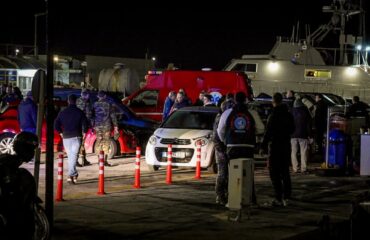 Ναυάγιο στη Χίο: Διατάχθηκε η ανέλκυση του φουσκωτού σκάφους που μετέφερε τους παράνομους μετανάστες