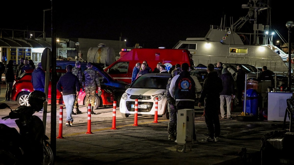 Ναυάγιο στη Χίο: Διατάχθηκε η ανέλκυση του φουσκωτού σκάφους που μετέφερε τους παράνομους μετανάστες